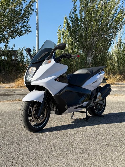 Gilera GP 800 (como nova)