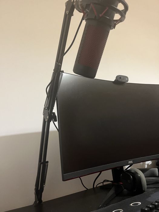 Microfone HyperX QuadCast + Suporte de Braço Articulado
