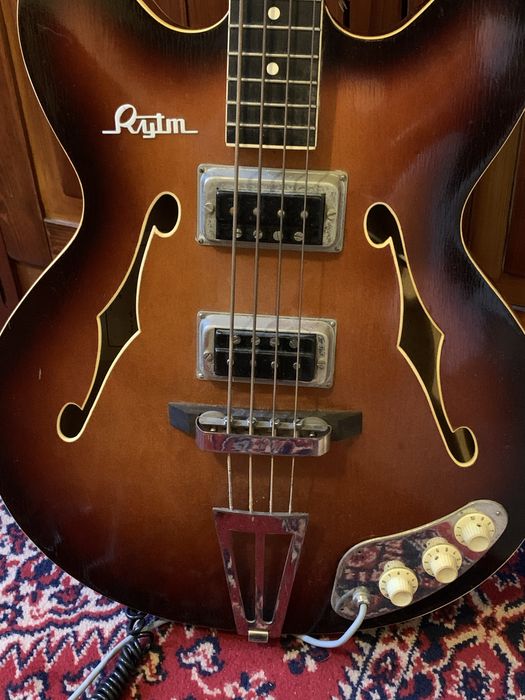 Gitara basowa Rytm – stan dobry.