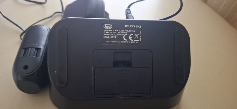 Rádio relógio Trevi RC 85D8-DAB