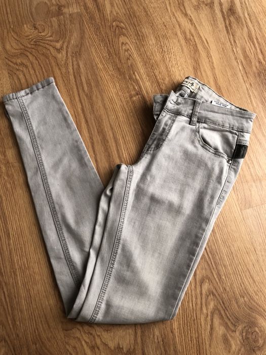 Spodnie jasne obcisłe rurki