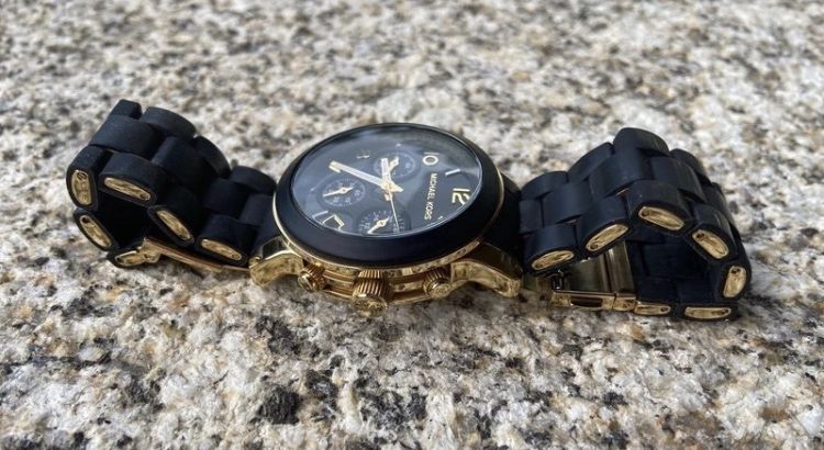 Relógio Michael Kors Runway MK5191 - Preto e Dourado (A funcionar), Pouco uso.