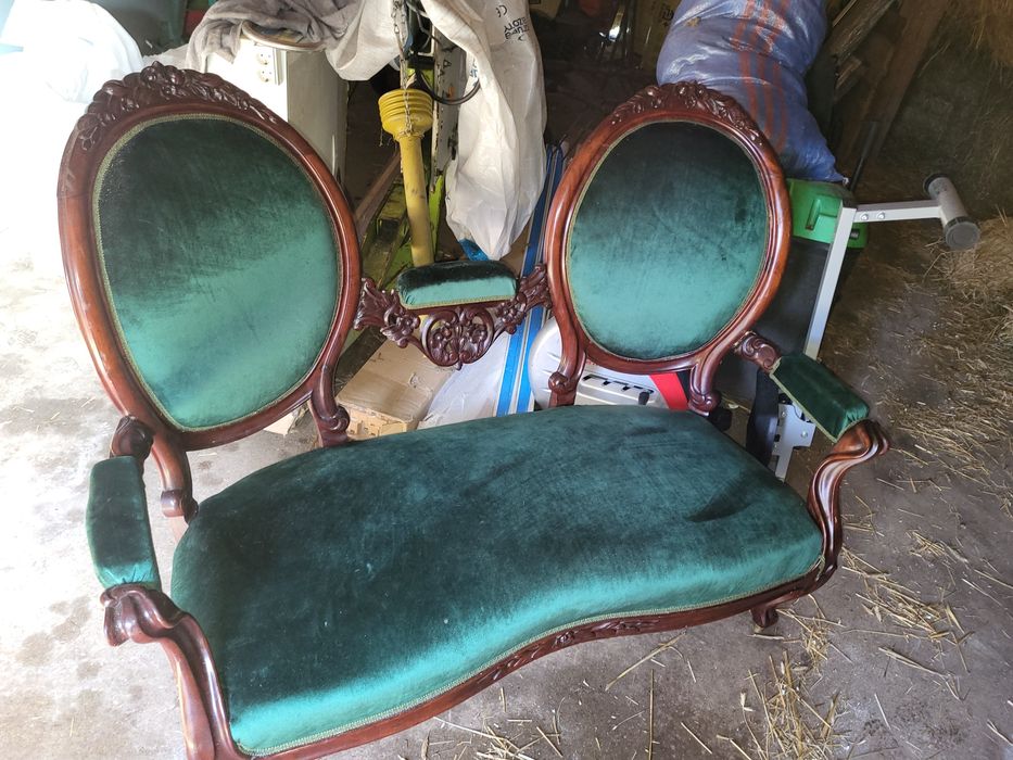 Zestaw pięknych krzeseł