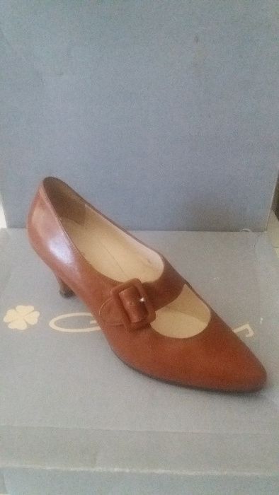 Sapatos Charles e Rosa d"Ouro