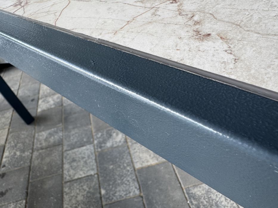 Універсальний стіл з керамограніту та металу для дому та вулиці