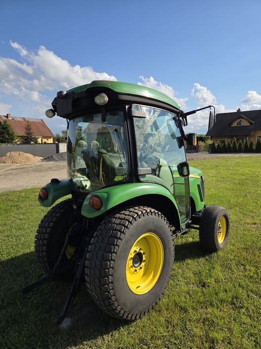Traktor John Deere 3720 4x4 E-HYDRO