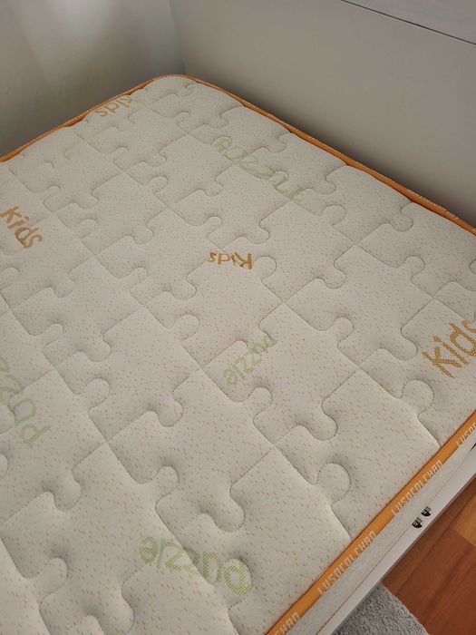 Cama + colchão de criança com arrumação marca Lourini