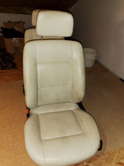 Fotele AUDI 80 B4 sedan obszyte