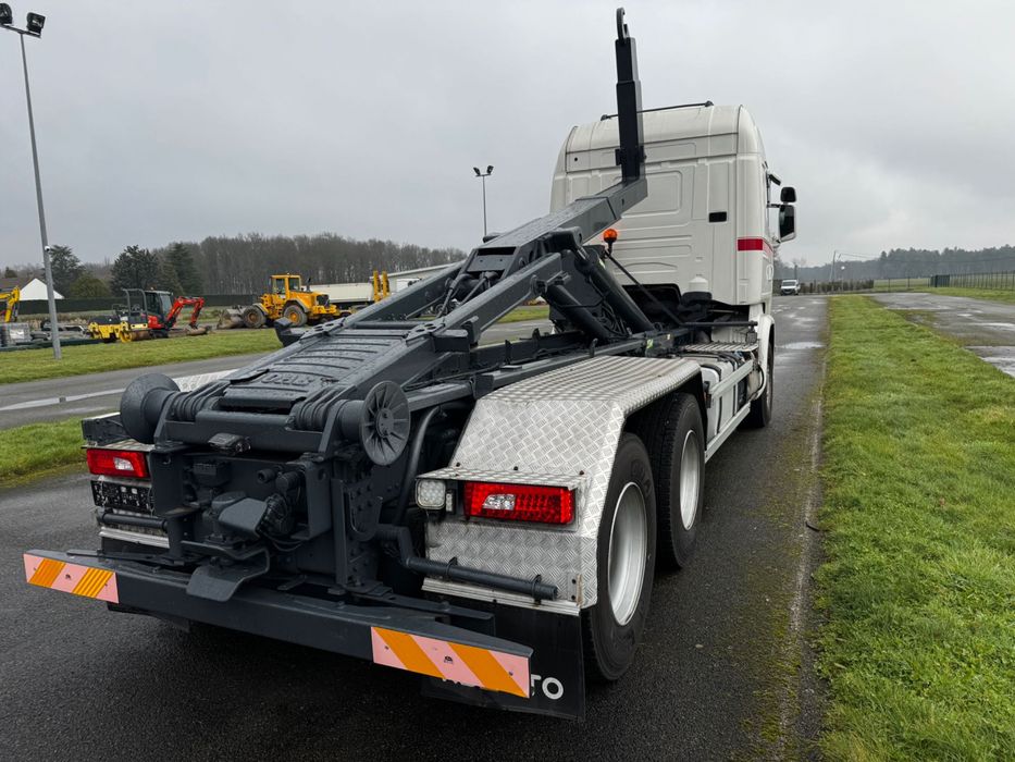 Scania R520 V8 6x2 amplirol gancho