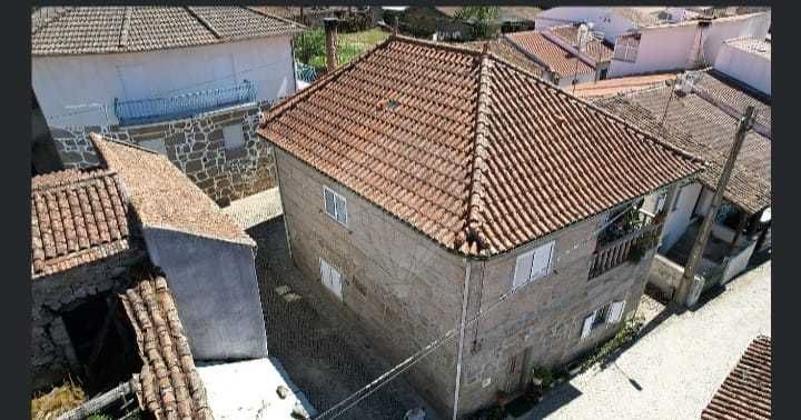 Casa de família em Ratoeira, Celorico da Beira, Portugal bom estado.