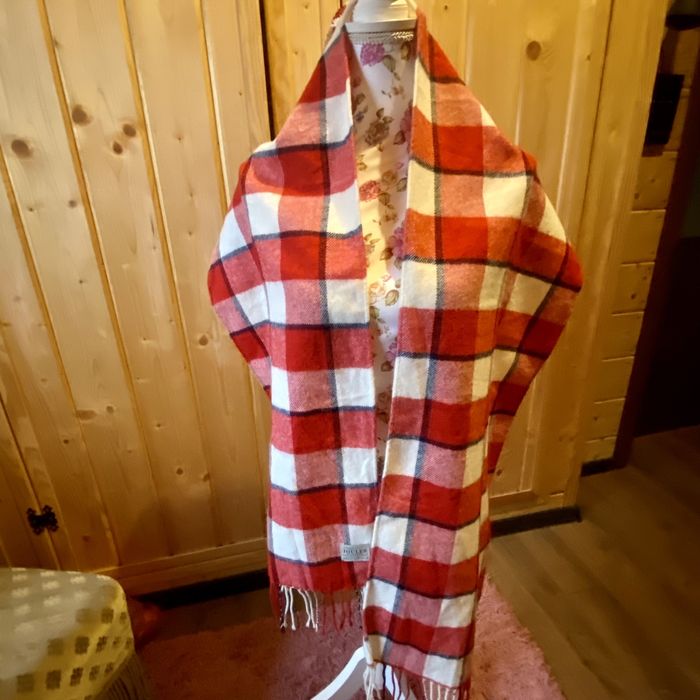 Ekegancki brytyjski szalik w kratkę