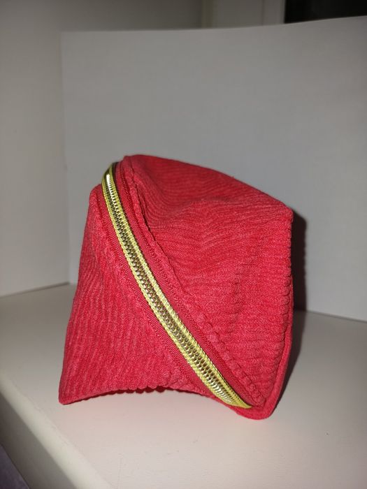 Косметичка жіноча Avon