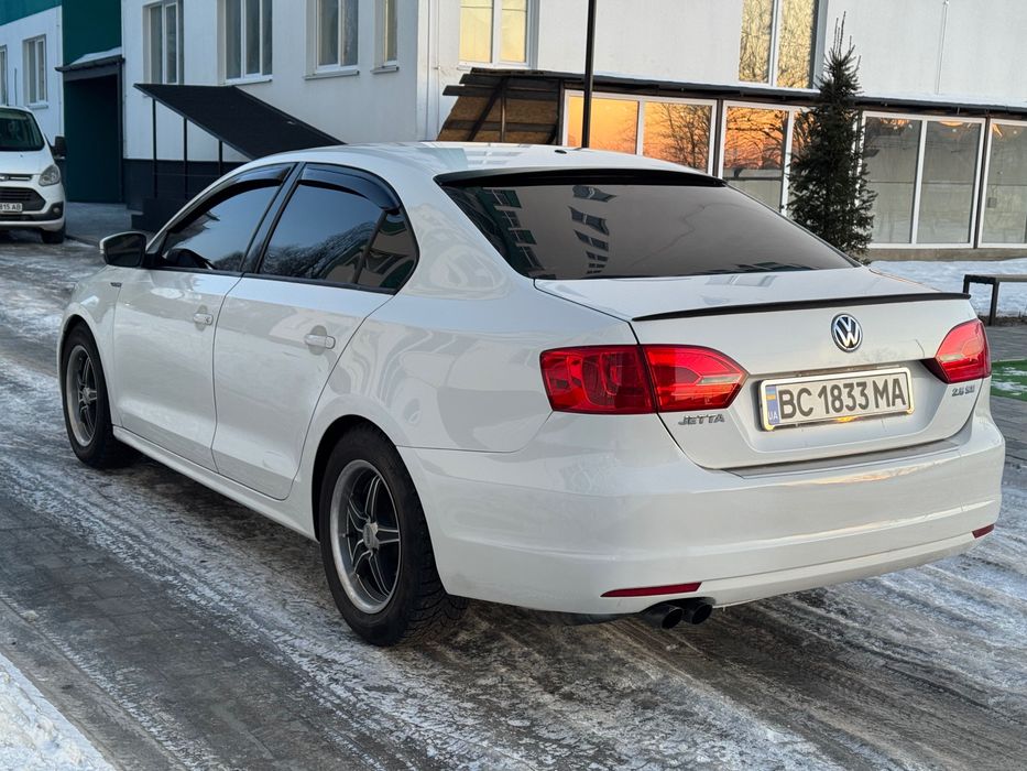 Продам  VOLKSWAGEN JETTA  2013 Року