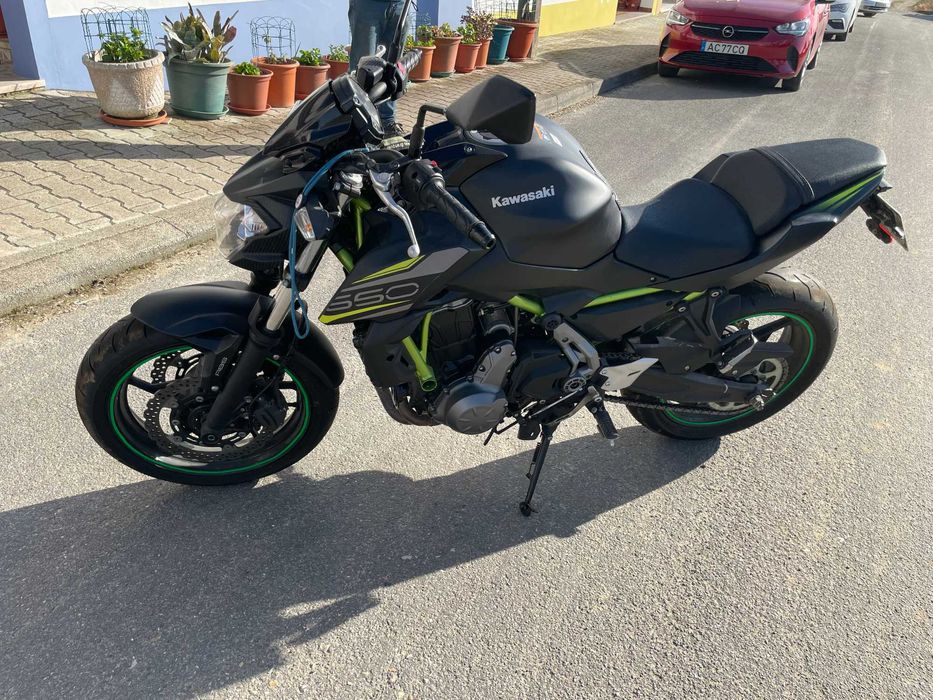 Kawasaki Z650 impecável