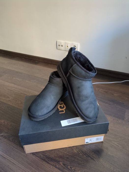 Czarne UGG Classic Ultra Mini 43