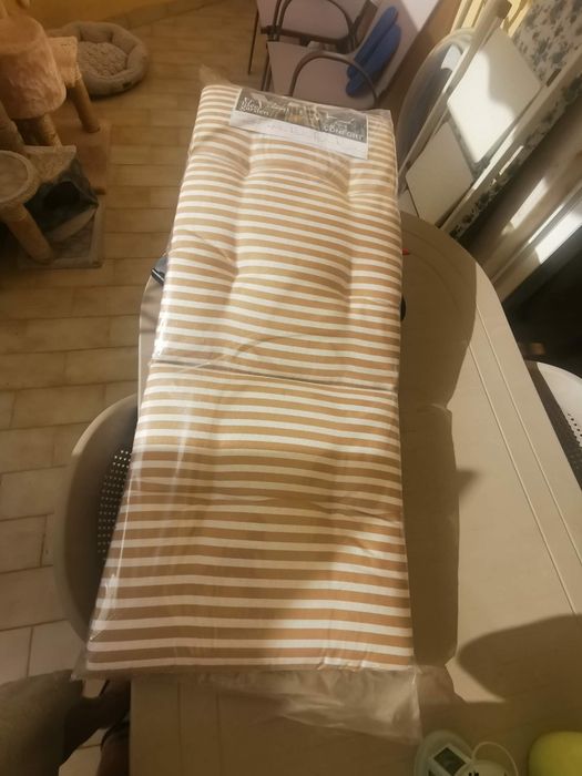 Almofada para cadeira de exterior nova