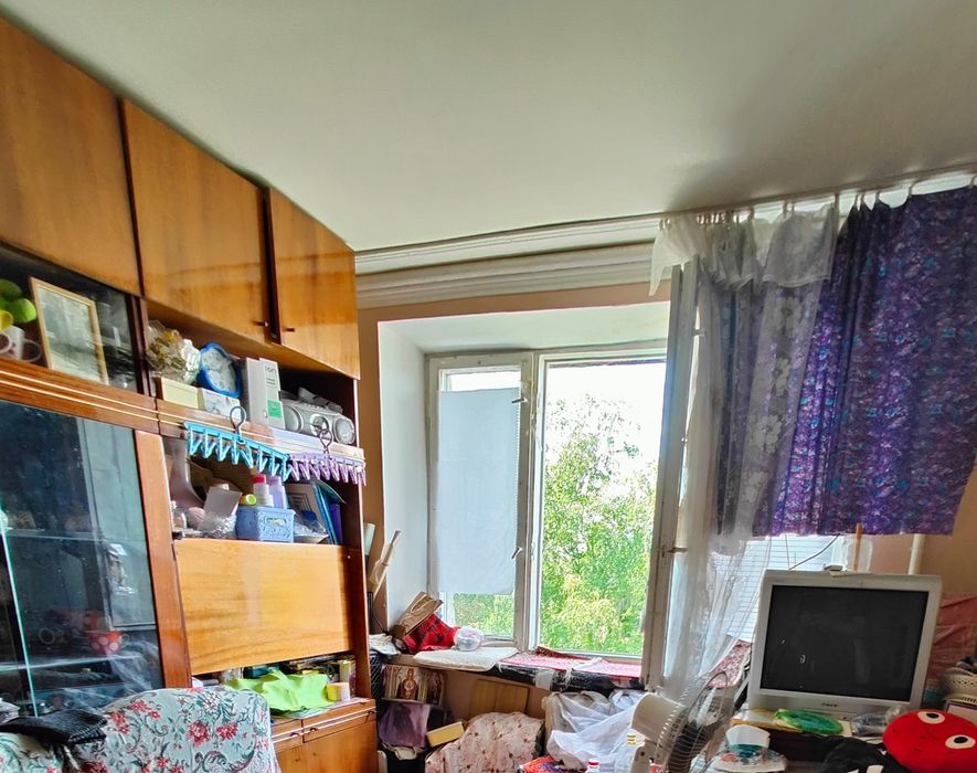 Продам 2 комнатная гостинка метро 23 Августа. Павлово Поле.