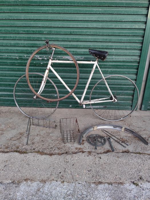 Duas bicicletas antigas Sirla para restauro