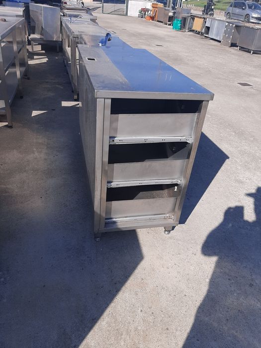 Bancada em.inox com gavetas e prateleira