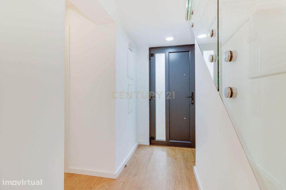 Fantástica moradia  T4+1 em Sassoeiros, Carcavelos