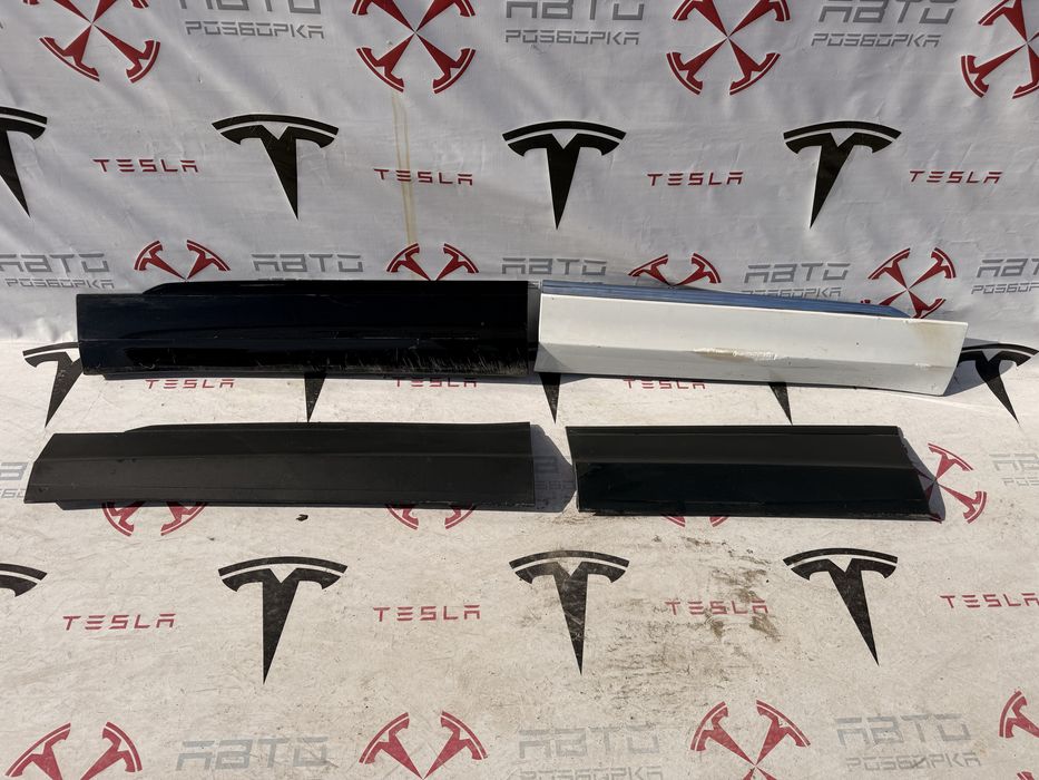 Молдинг на двері передні задні праві ліві накладка Vw Tiguan 2 USA