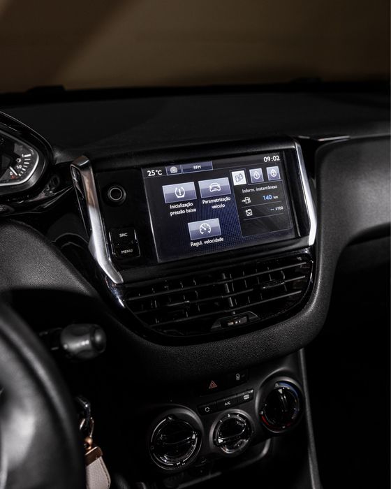 Peugeot 208 — fotografia 7