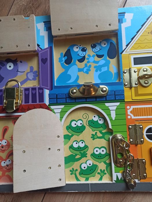 Tablica manipulacyjna melissa doug motoryczna zamki drzwiczki zwierzątka