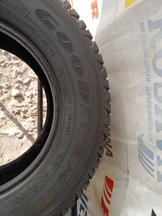 Зимові шини 245/70 R16C Goodyear wrangler at/s