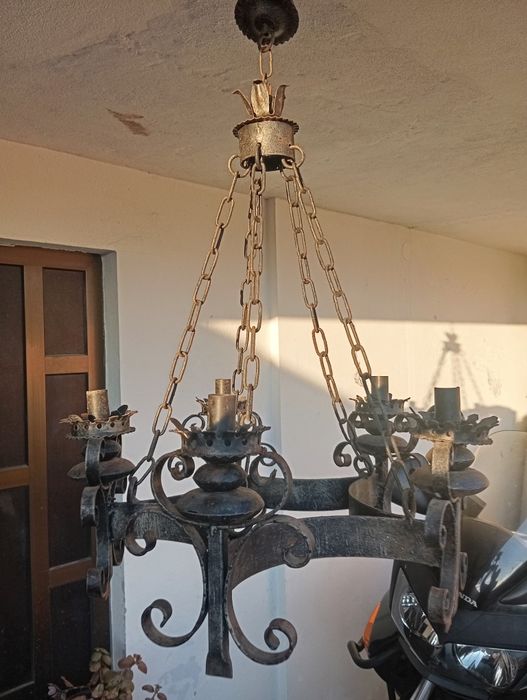 Candeeiros antigos em ferro .são três