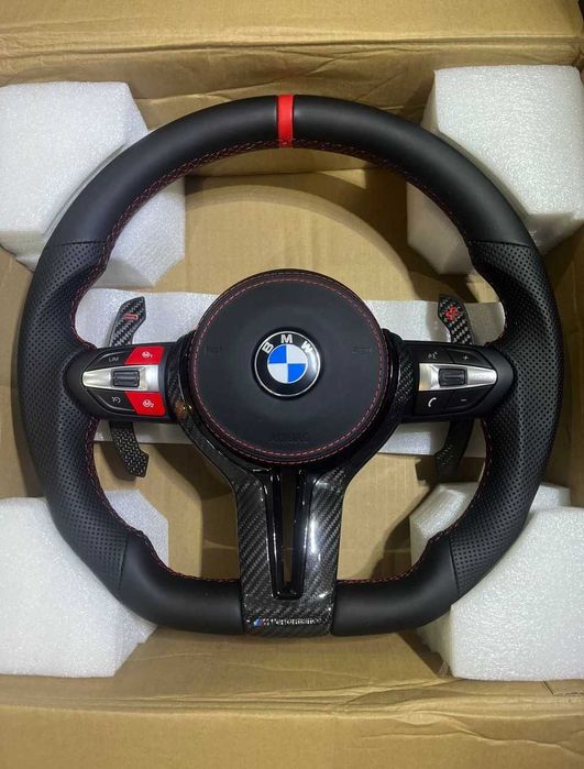 Volante M Performance C/ Carbono e Pele Perfurada