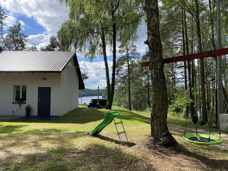 Domek na wynajem Kaszuby, balia ogrodowa z widokiem na jezioro
