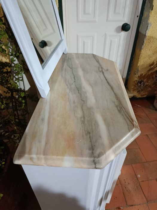 Um lindo aparador repaginado.