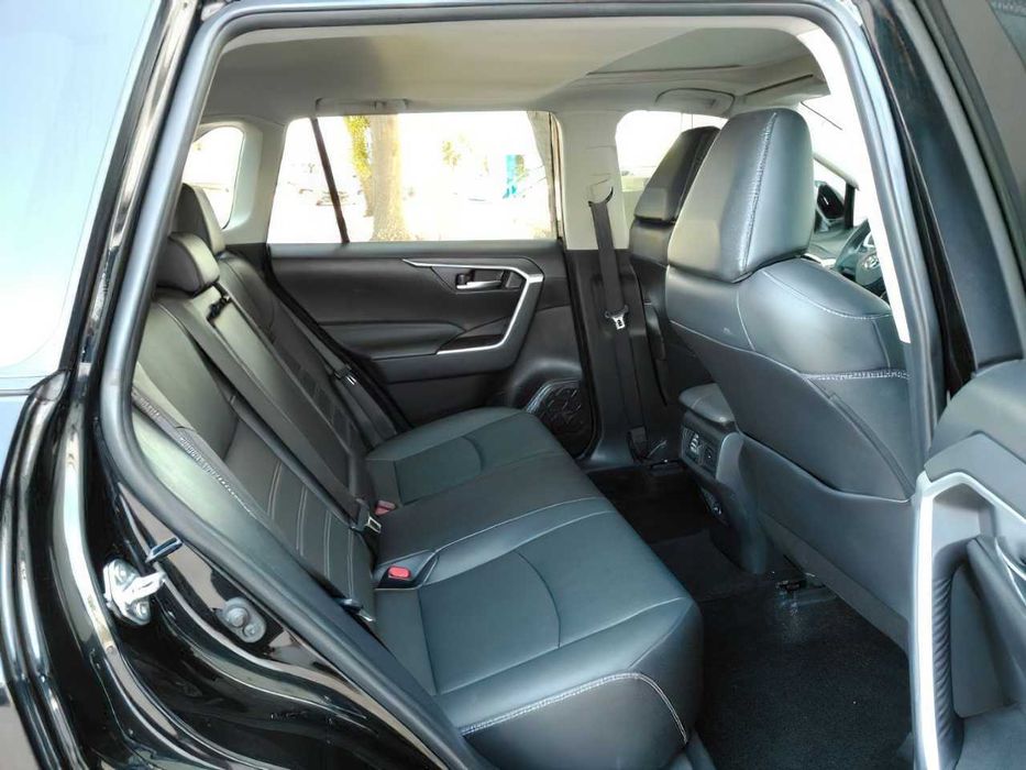 Toyota RAV4 XLE Premium      2024