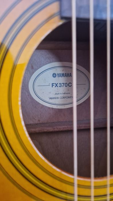 Guitarra Eletroacústica Yamaha FX370C TBS + Estojo Ritter + Acessórios