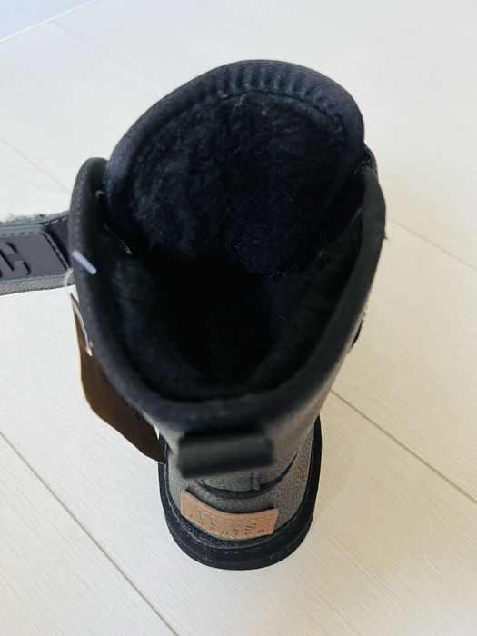Зимние UGG на липучках и платформе( новые)