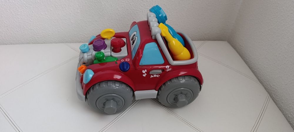 Carro falante bilíngue da Chicco