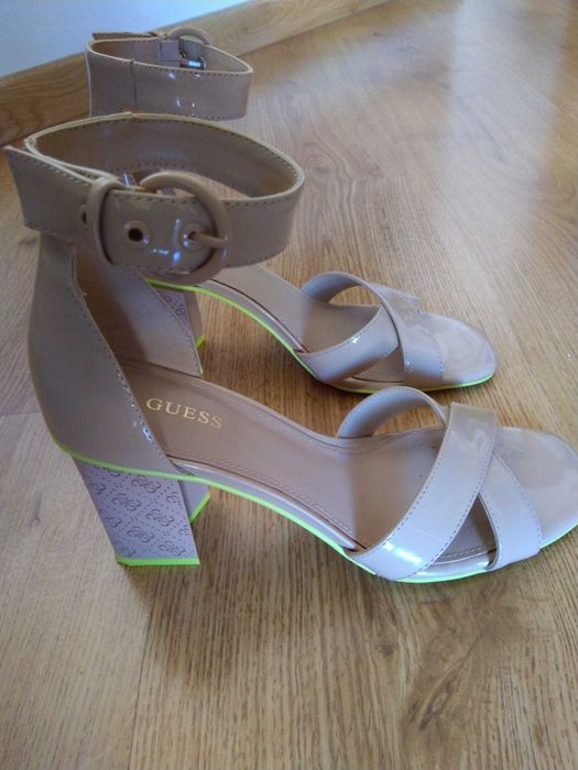 Sandálias Guess Novas