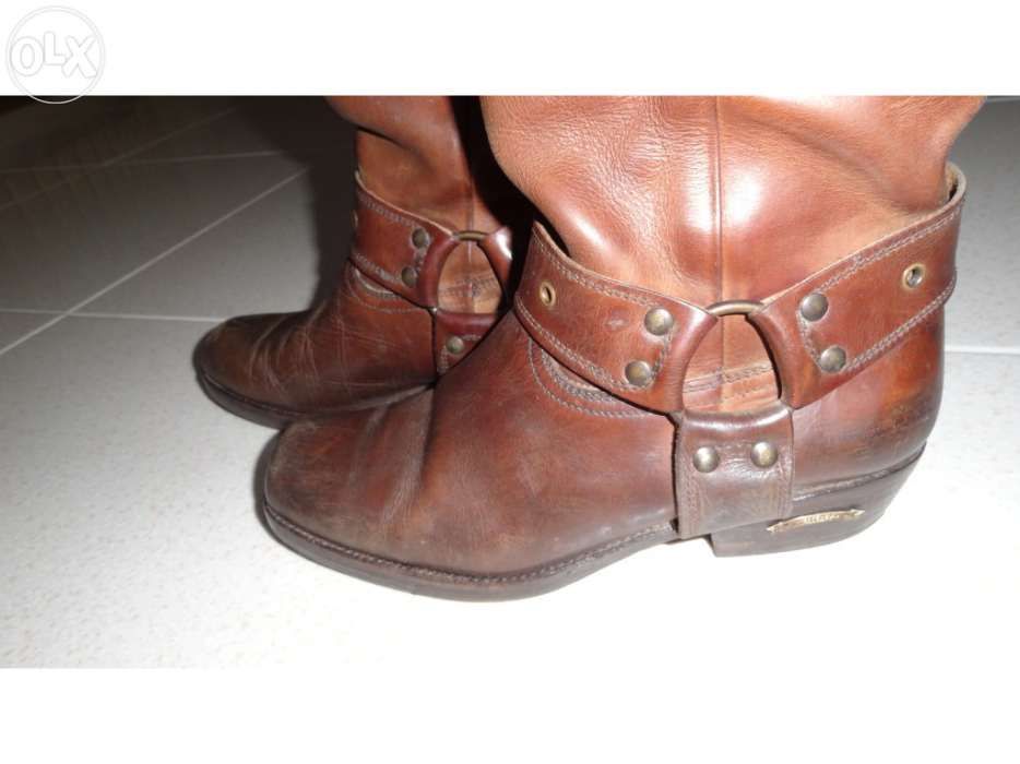 Botas de cano em pele