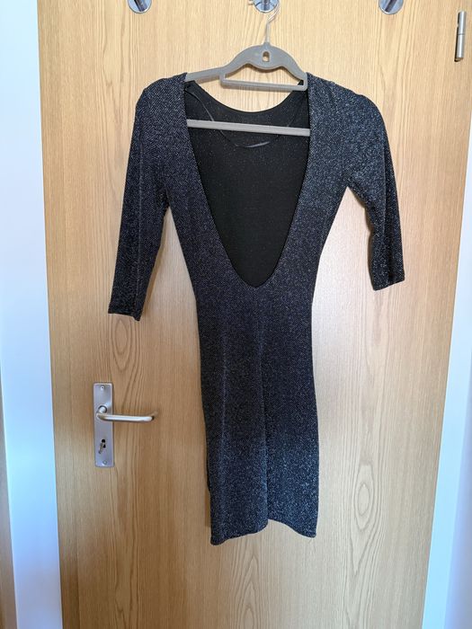 Vestido justo com brilhantes prata