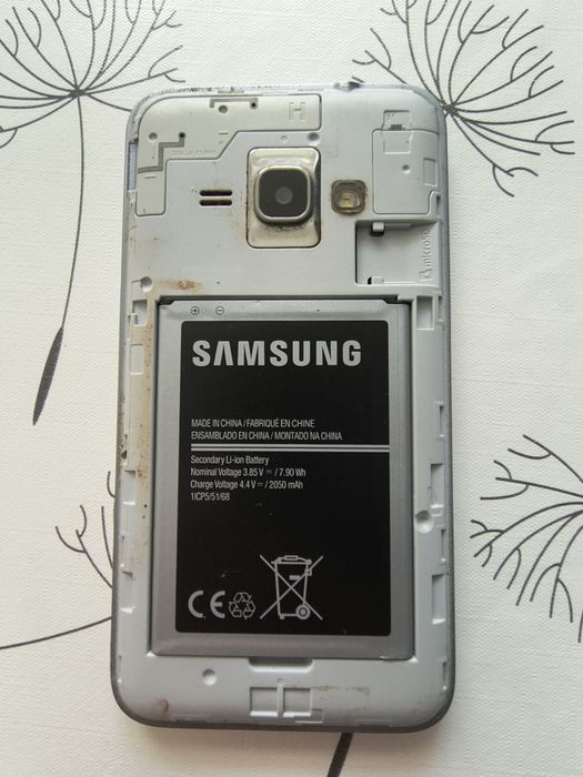 Телефон Samsung J120