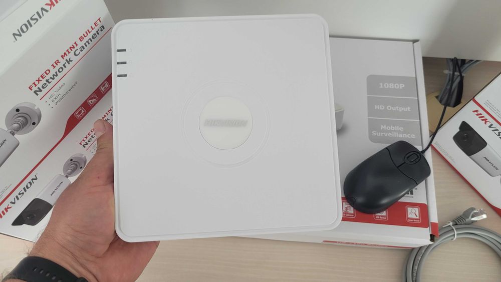 Хит! Комплект IP видеонаблюдения Hikvision на 4 PoE камеры для улицы