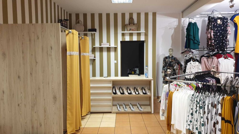 LADA sklepowa plus przymierzalnie