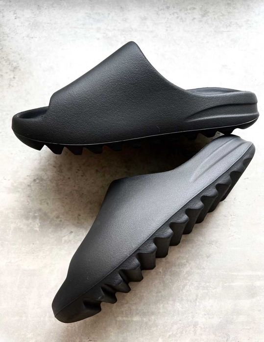 Yeezy_Slide_onyx_Czarny 40,5
