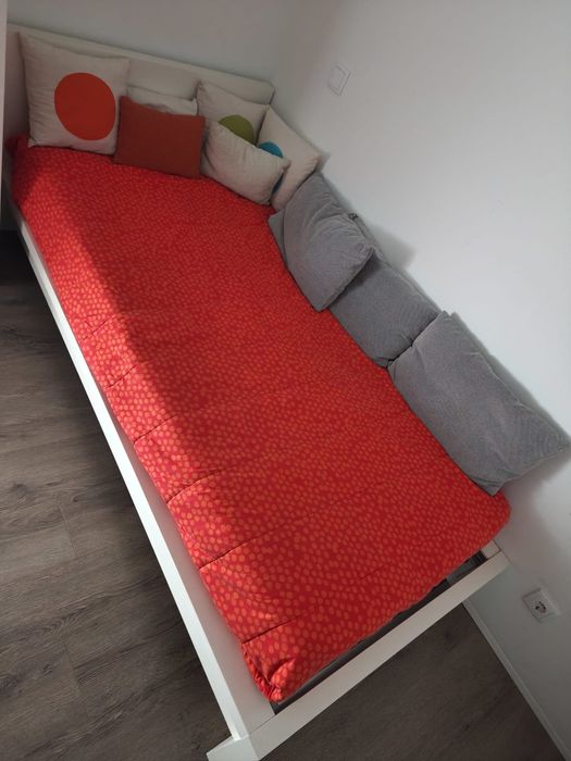 Cama de solteiro com colchão – pouco usada