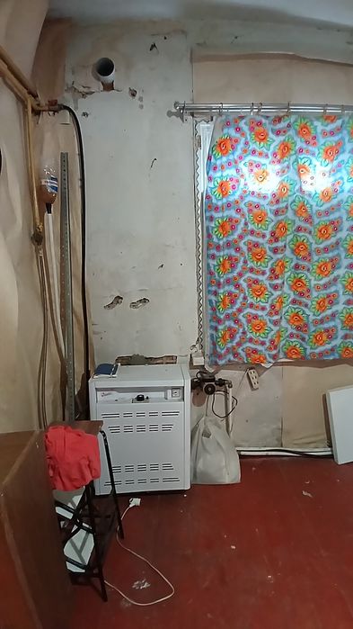 Крепкий дом с Газовым и печным отоплением.Плахтянка .Лес и озера