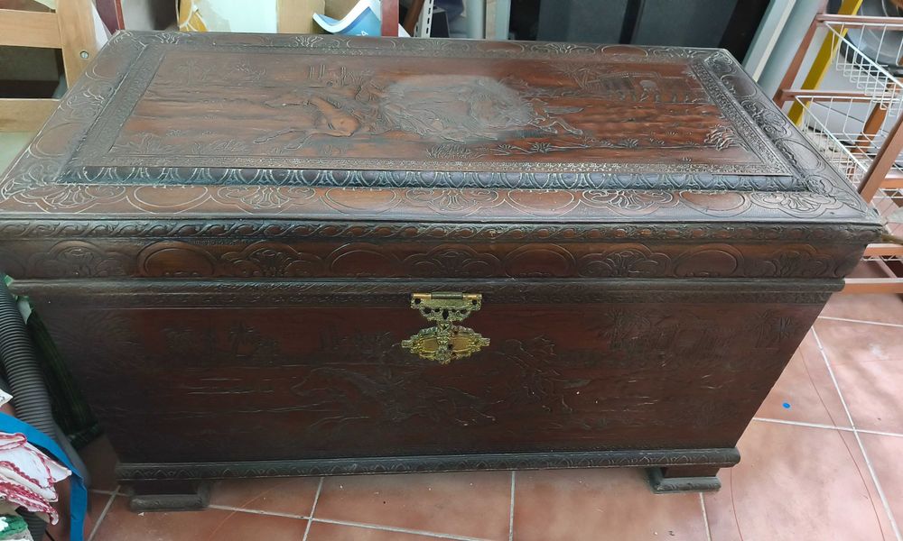 Arca madeira antiga