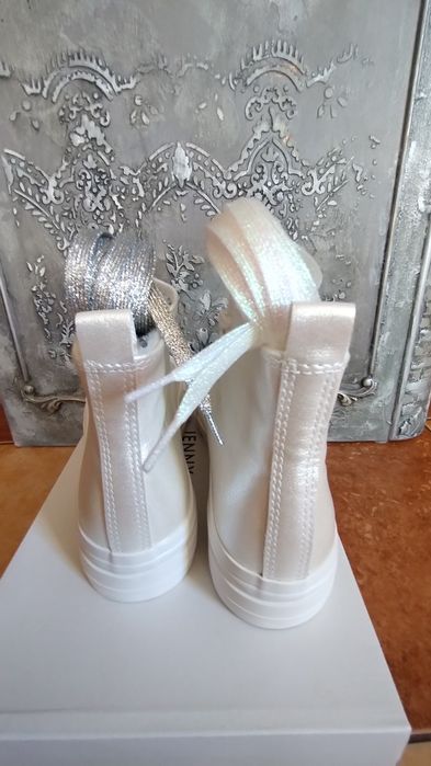 Botki ocieplane Biała perła nowe 37