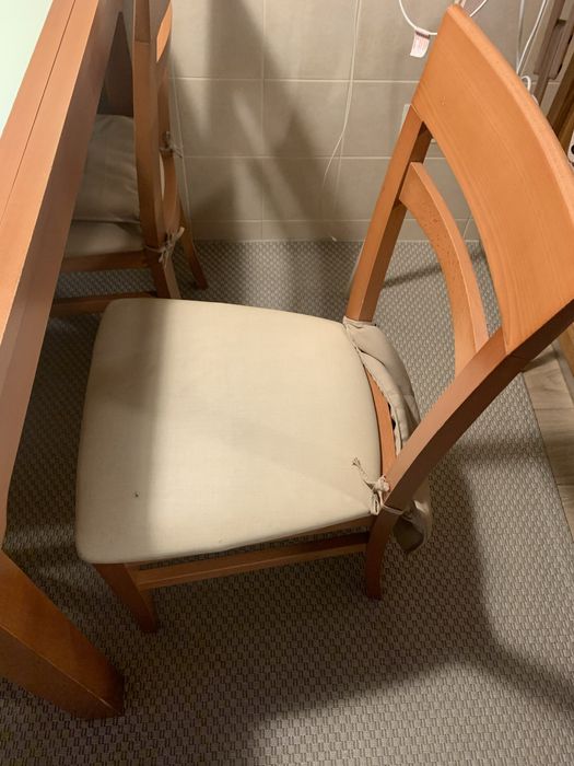 Mesa e cadeiras cerejeira