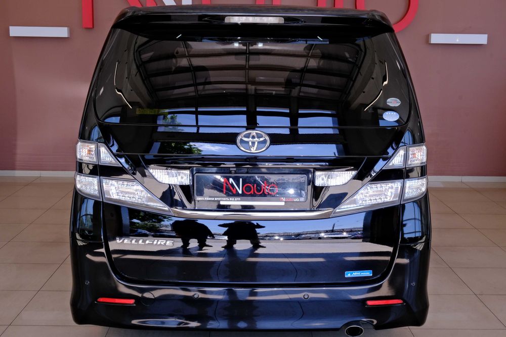 Toyota Vellfire 2011