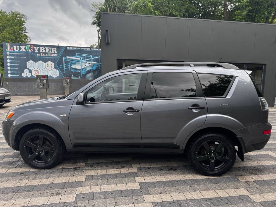 Mitsubishi Outlander XL